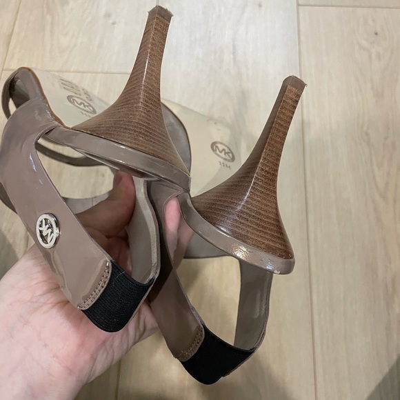 MICHAEL Michael Kors Beige Patent Heels - Picture 5 of 10